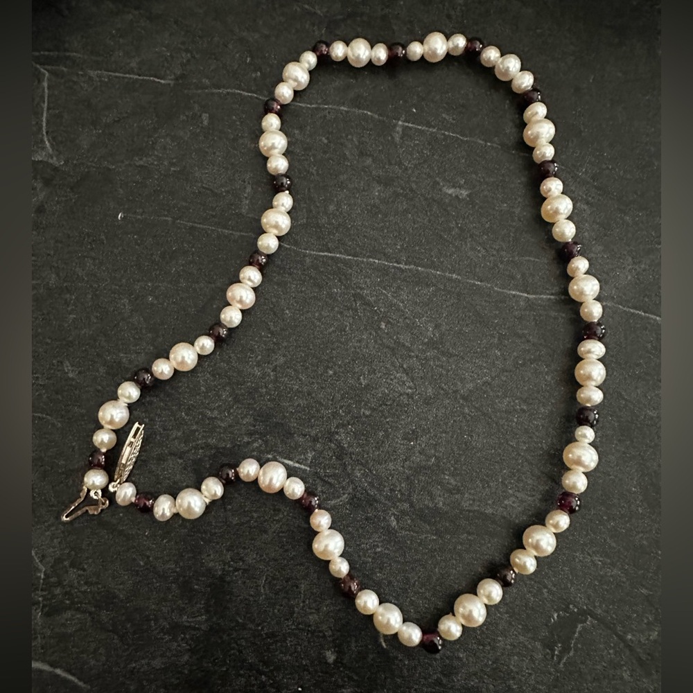 Bourdage Pearls necklace (white and brown pearls)